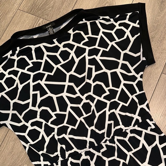 Alfani Geometric Print Short Sleeve Black & White Dress Women’s Size M - Picture 4 of 11